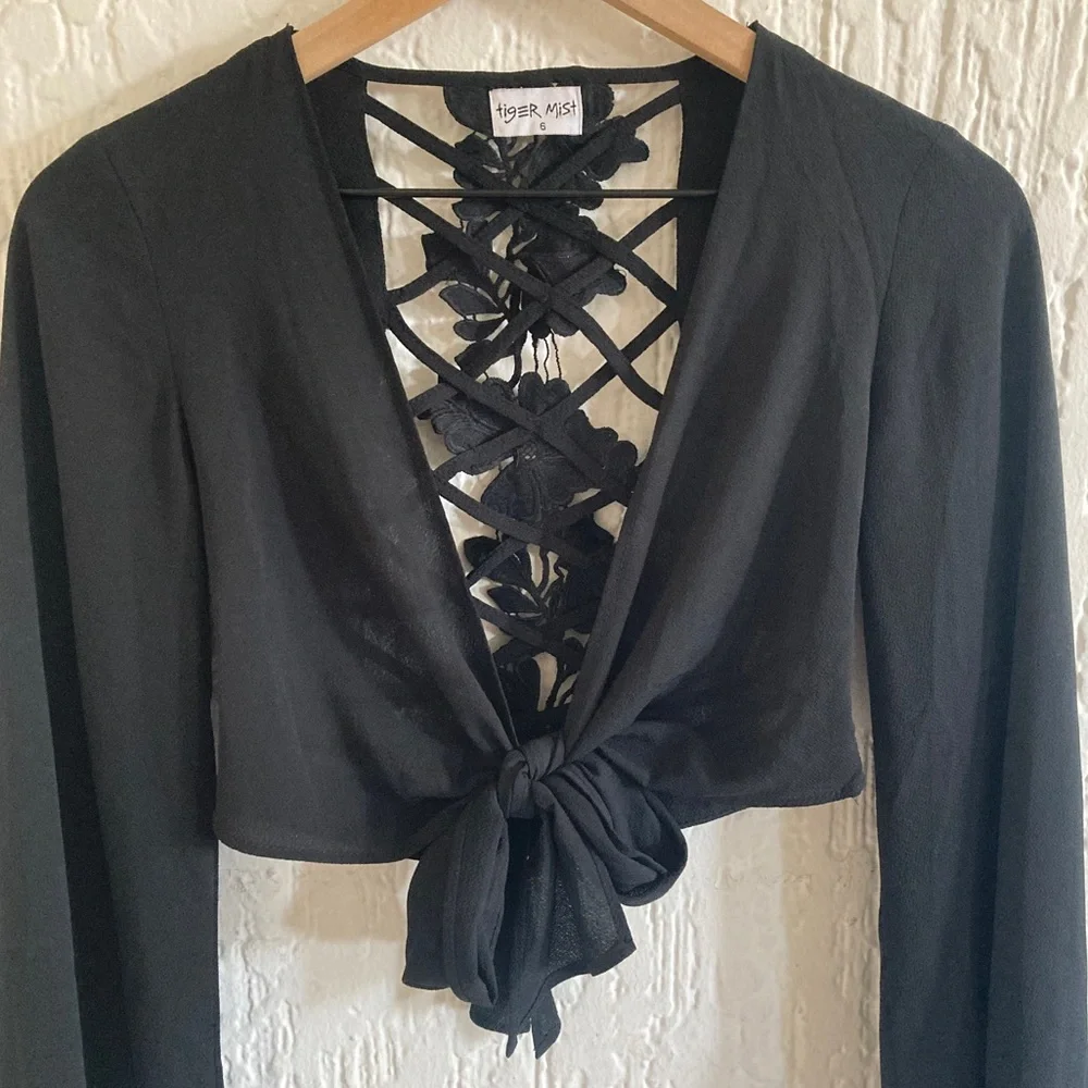 Tiger Mist Black Long Flared Sleeve Tie Up Crop Top Size 6 - Picture 2 of 7